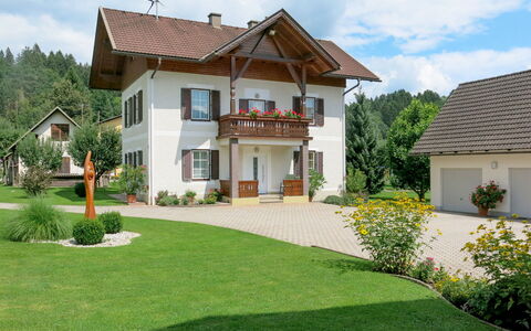 Wiegele: Plant, Sky, Cloud, Building, Window, Tree, Land Lot, House, Grass