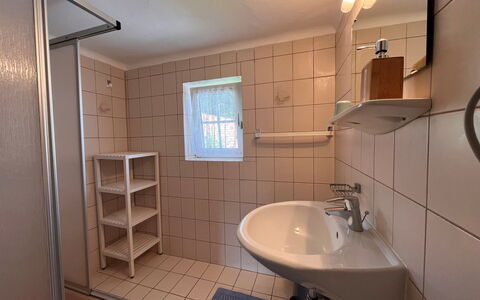 Wiegele: Tap, Sink, Plumbing Fixture, Property, Furniture, Bathroom Sink, Bathroom, Mirror, Lighting, Interior Design