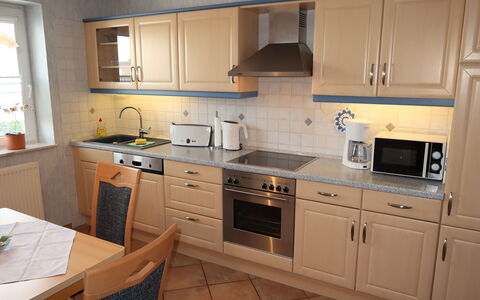 Tjarks: Cabinetry, Kitchen Sink, Sink, Countertop, Furniture, Tap, Window, Kitchen, Wood, Building