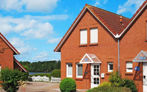Kleine Möwe: Cloud, Plant, Sky, Building, Window, Land Lot, Brickwork, House, Tree, Wood