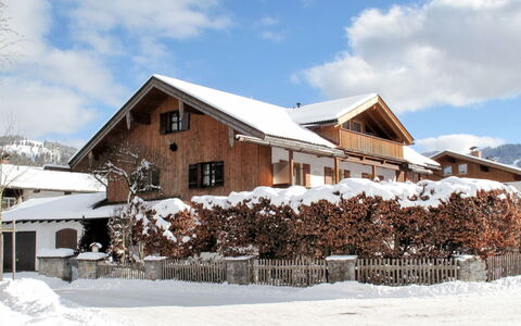 Eberhorn: Snow, Home, Property, Winter, House, Roof, Real Estate, Sky, Residential Area, Building