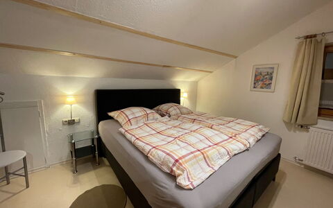 Eberhorn: Furniture, Property, Comfort, Building, Textile, Wood, Lighting, Bed, Floor