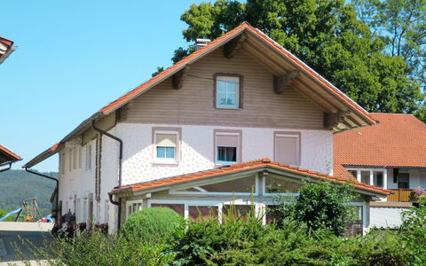Triendl: Sky, Building, Plant, Window, House, Tree, Land Lot, Wood, Cottage