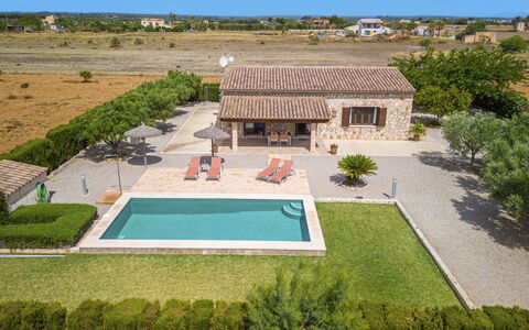 Marinassa: Plant, Sky, Building, Land Lot, Grass, Window, Urban Design, House, Tree, Leisure