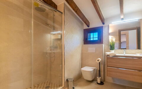 Can Amagat: Building, Plumbing Fixture, Property, Bathroom, Tap, Shower Head, Interior Design, House, Flooring