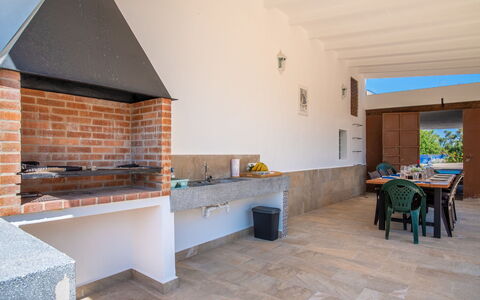Can Amagat: Wood, Lighting, Building, Interior Design, Table, Flooring, Floor, Living Room, Kitchen, Exhaust Hood