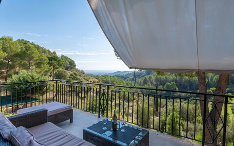 Short des Verger: Sky, Property, Table, Building, Furniture, Porch, Azure, Shade, Lighting, Fence