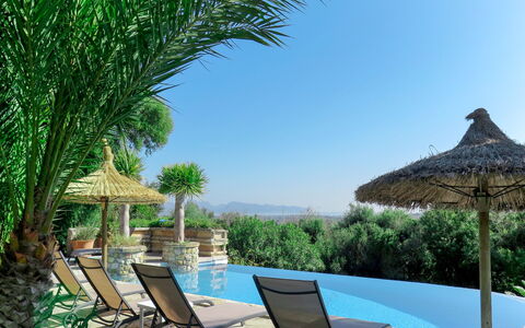 Can Segue: Property, Resort, Vacation, Outdoor Furniture, Swimming Pool, Sunlounger, Real Estate, Building, Patio, Leisure