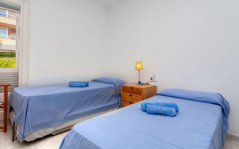 Pals 724: Bedroom, Bed, Furniture, Room, Bed Sheet, Property, Bed Frame, Mattress, Wall, Bedding