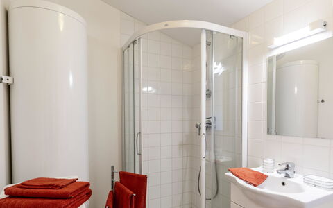 Le Moulin de Verfeuil: Mirror, Property, Sink, Building, Tap, Plumbing Fixture, Bathroom, Interior Design, Door