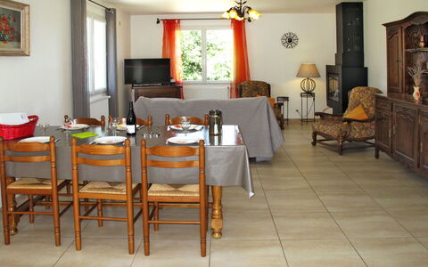 Les Lilas Blancs: Room, Property, Floor, Furniture, Building, Dining Room, Table, Interior Design, Kitchen & Dining Room Table, House