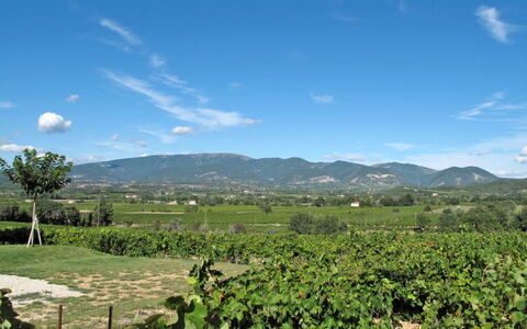 Les Lilas Blancs: Sky, Mountainous Landforms, Hill Station, Mountain, Wilderness, Cloud, Hill, Land Lot, Highland, Rural Area