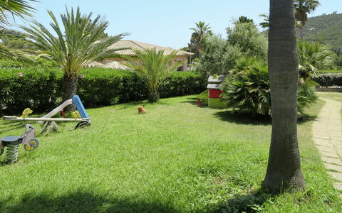 Stella di Mare: Lawn, Grass, Property, Vegetation, Natural Landscape, Land Lot, Yard, Garden, Tree, Backyard