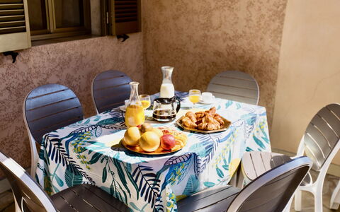 Stella di Mare: Table, Food, Furniture, Tableware, Chair, Dishware, Window, Tablecloth, Interior Design, Building