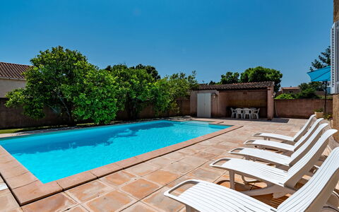 Casella: Water, Plant, Sky, Swimming Pool, Azure, Shade, Outdoor Furniture, Rectangle, Interior Design, Tree