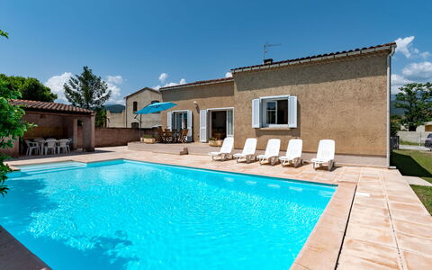Casella: Water, Sky, Plant, Property, Swimming Pool, Building, Azure, Cloud, Shade, Tree