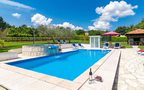 Nevenka: Cloud, Water, Sky, Plant, Property, Swimming Pool, Azure, Building, Shade, Tree