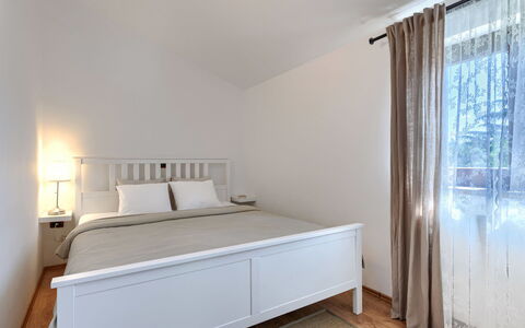 Tomazin: Bed, Furniture, Bedroom, Interior Design, Bedding, Bed Sheet, Wood, Linens, Floor, Ceiling
