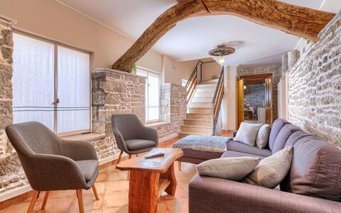 Narcis: Furniture, Picture Frame, Building, Property, Couch, Window, Comfort, Wood, Lighting, Interior Design