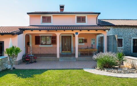 Medica: Plant, Sky, Building, Window, Property, Door, House, Cottage, Land Lot, Porch