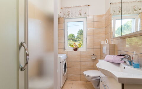 Larisa: Bathroom, Room, Property, Interior Design, House, Building, Floor, Real Estate, Tile, Architecture