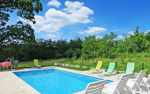 Sonja: Water, Sky, Cloud, Plant, Property, Blue, Swimming Pool, Green, Azure, Chair