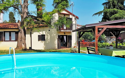 Sara: Water, Plant, Building, Sky, Property, Window, Swimming Pool, Nature, Azure, Tree