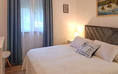 Glavica: Furniture, Bed, Interior Design, Bedroom, Bedding, Bed Sheet, Linens, Wood, Room, Floor
