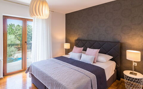 Sara: Bedroom, Furniture, Bed, Room, Property, Interior Design, Bed Frame, Floor, Bed Sheet, Wall