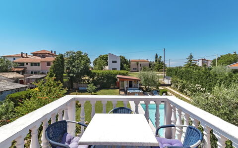 Petar: Property, Real Estate, House, Building, Residential Area, Swimming Pool, Sky, Home, Estate, Architecture