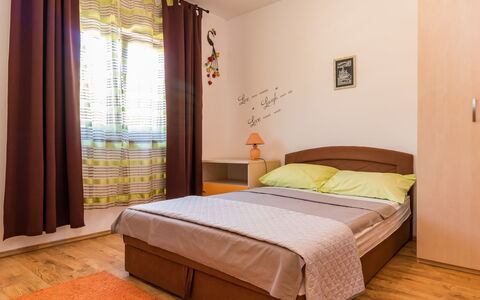 Petar: Bedroom, Bed, Furniture, Room, Bed Sheet, Property, Bed Frame, Interior Design, Mattress, Floor