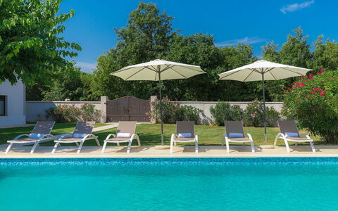 Tijan: Property, Swimming Pool, Resort, Real Estate, Vacation, Leisure, Umbrella, Building, House, Villa