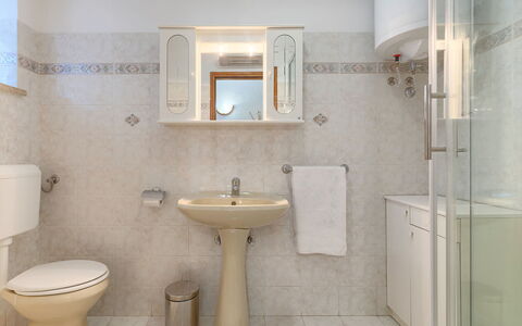 Tijan: Mirror, Tap, Plumbing Fixture, Sink, Bathroom Sink, Property, Purple, Bathroom, Interior Design, Toilet