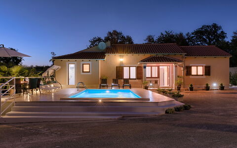 Liberat: Home, Property, House, Building, Lighting, Residential Area, Estate, Real Estate, Architecture, Mansion