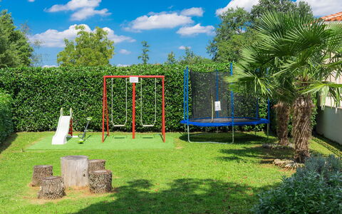 Liberat: Plant, Cloud, Sky, Plant Community, Tree, Natural Landscape, Shade, Land Lot, Grass, Leisure