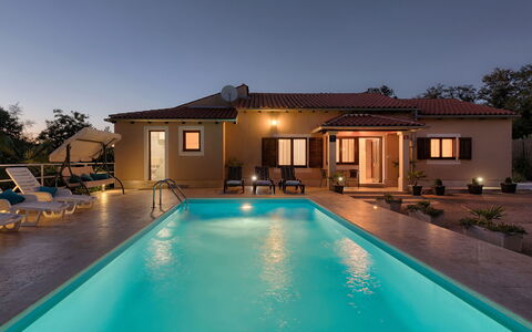 Liberat: Water, Sky, Plant, Building, Property, Window, Swimming Pool, Nature, Azure, Tree