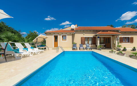 Liberat: Water, Sky, Cloud, Plant, Property, Building, Blue, Swimming Pool, Azure, Window