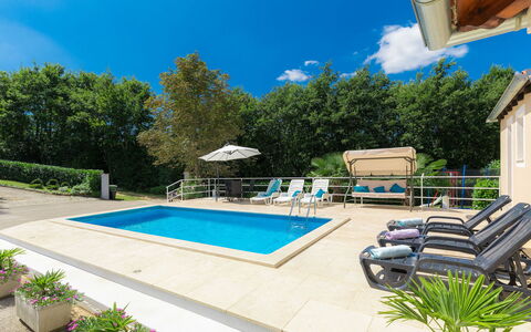 Liberat: Plant, Sky, Property, Water, Building, Swimming Pool, Blue, Azure, Cloud, Shade