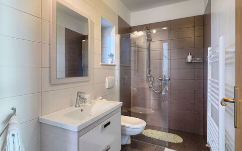 Paula: Mirror, Tap, Bathroom Cabinet, Plumbing Fixture, Sink, Bathroom Sink, Property, Bathroom, Purple, Azure