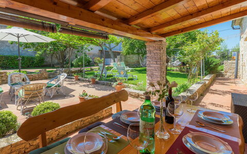 Toni: Table, Plant, Tableware, Property, Furniture, Building, Outdoor Furniture, Chair, Wood, Tree