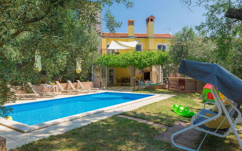 Duje & Mare: Plant, Property, Sky, Water, Building, Azure, Tree, Shade, Swimming Pool, Architecture