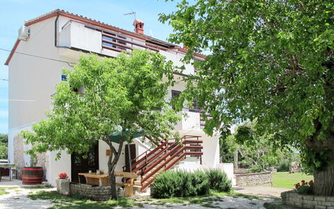 Lancin: House, Property, Architecture, Residential Area, Neighbourhood, Building, Tree, Real Estate, Home, Urban Design