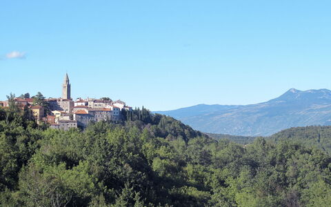 Paolici: Sky, Mountain, Building, Plant, Natural Landscape, Tree, Cloud, Landscape, Horizon, Hill