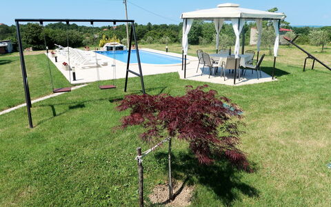 Andrea: Grass, Playground, Public Space, Tree, Swing, Land Lot, Outdoor Play Equipment, Park, Real Estate, Plant