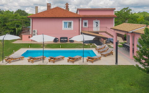 Dordana: Property, House, Swimming Pool, Home, Grass, Real Estate, Building, Villa, Land Lot, Estate