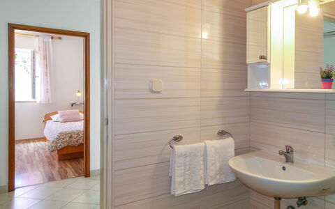 Klaudija: Mirror, Tap, Sink, Property, Plumbing Fixture, Bathroom Sink, Building, Bathroom, Wood, Interior Design
