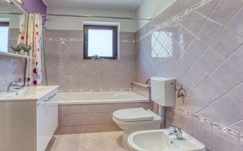 Villa Toni: Bathroom, Plumbing Fixture, Flooring, Interior Design, Floor, Sink, Bathtub, Tap, Bathroom Sink, Toilet