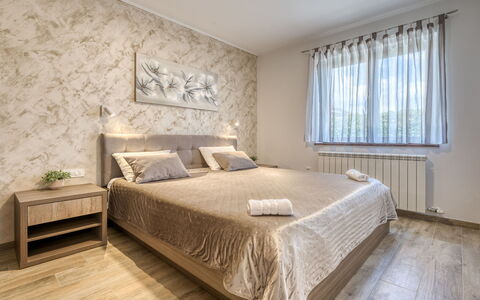 Villa Toni: Bed, Furniture, Bedroom, Interior Design, Bedding, Flooring, Bed Sheet, Floor, Wood, Ceiling