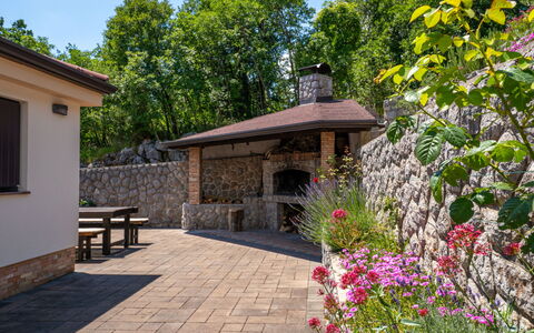 Villa Toni: Rock, Flagstone, Stone Wall, Shade, Garden, Cobblestone, Outdoor Structure, Landscaping, Backyard, Brick