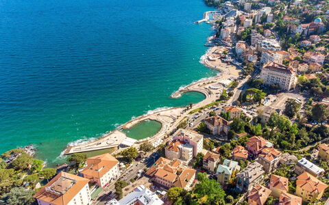 Villa Toni: Water, Water Resources, Azure, Tree, Vegetation, Coastal And Oceanic Landforms, Building, Urban Design, Landscape, Beach